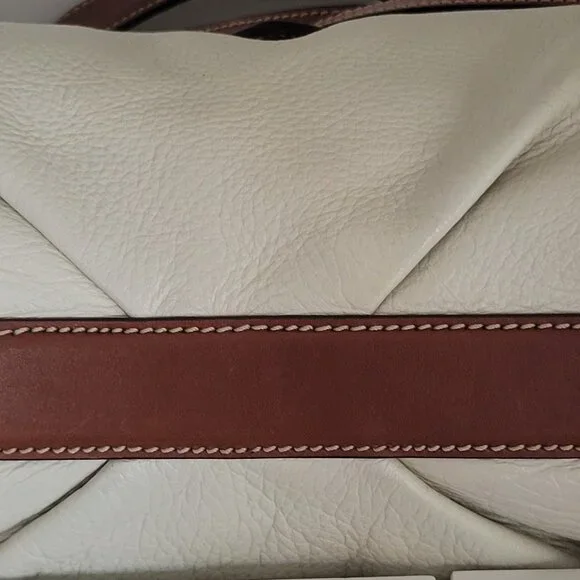 Salvatore Ferragamo Gancini Shoulder Bag Ivory and Brown Leather Gold Hardware - Picture 11 of 15